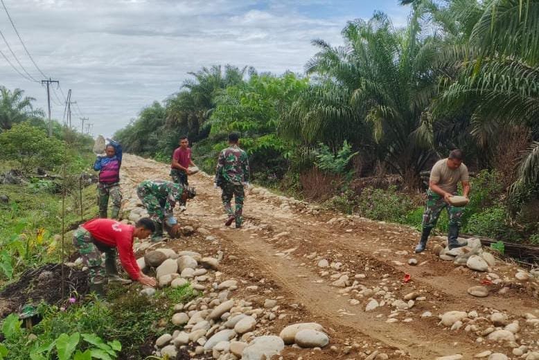 Pengambilan Batu Pondasi Loning Jadi Fokus Hari ke-20 TMMD 125 Kodim Mukomuo di Wonosalam