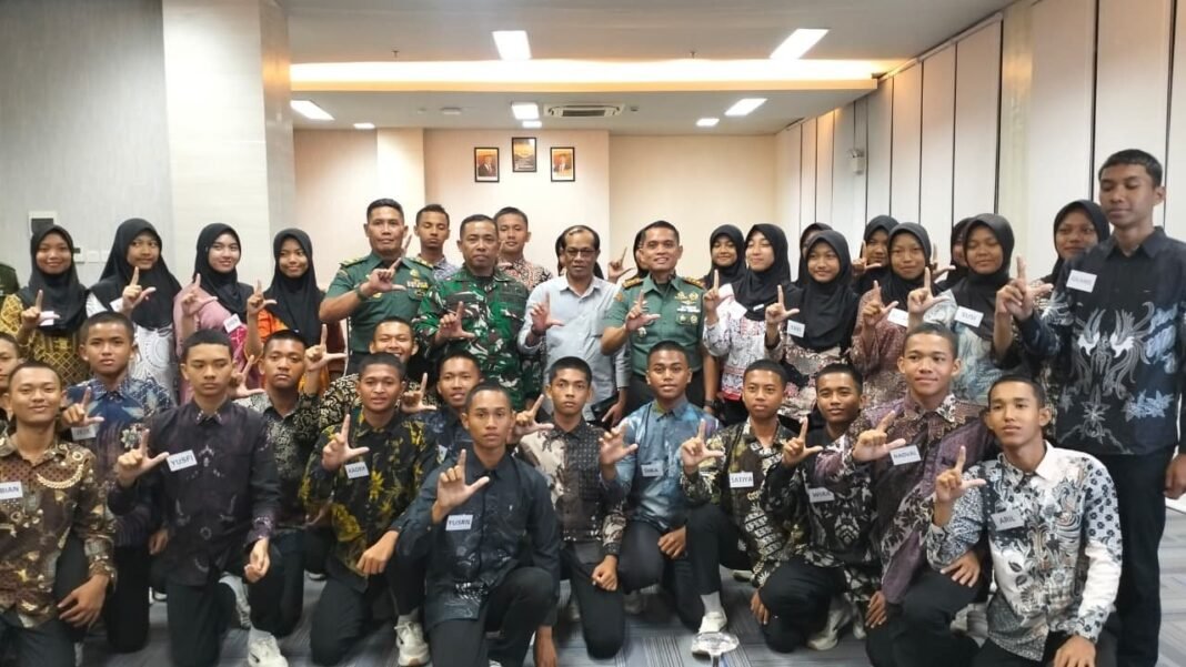 Jelang Pelaksanaan HUT RI Ke-80, Dandim Loteng Bekali Tim Paskibraka Materi Ketahanan Nasional