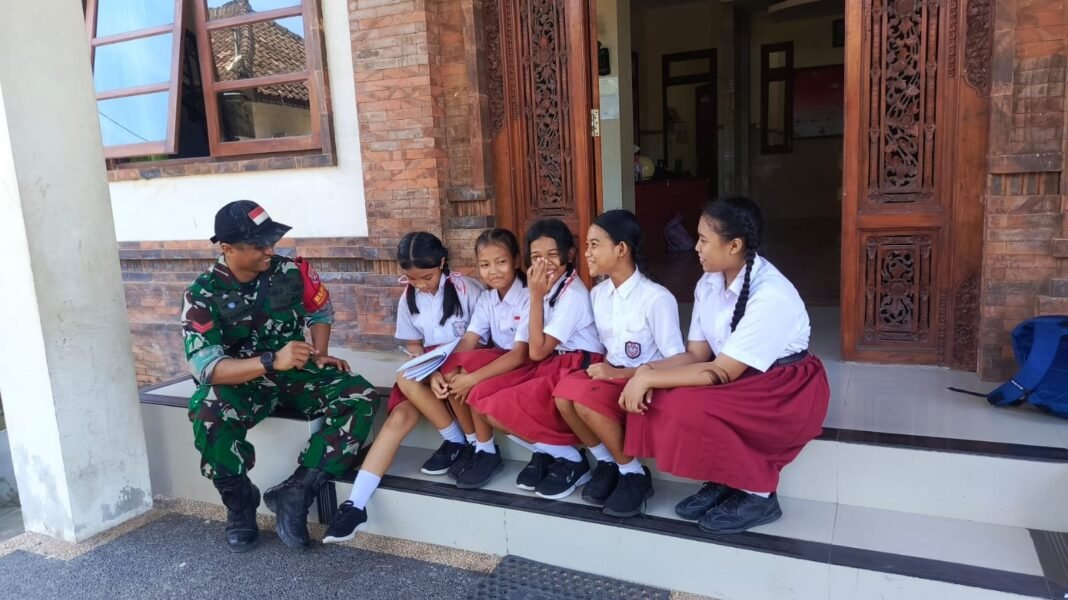 Koptu Made Nuriana Beri Motivasi Dan Pesan Positif kepada Anak SDN Jumpai