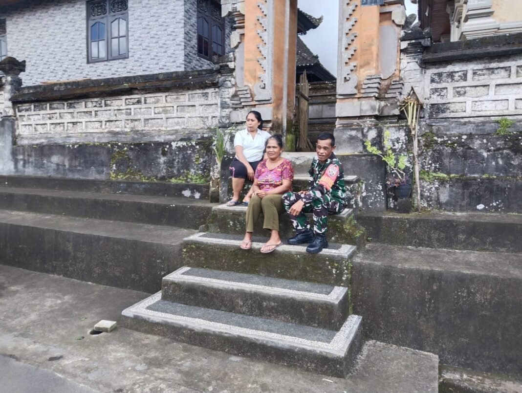 Babinsa Desa Susut Laksanakan Komsos dan Sosialisasi Gerakan Pangan Murah