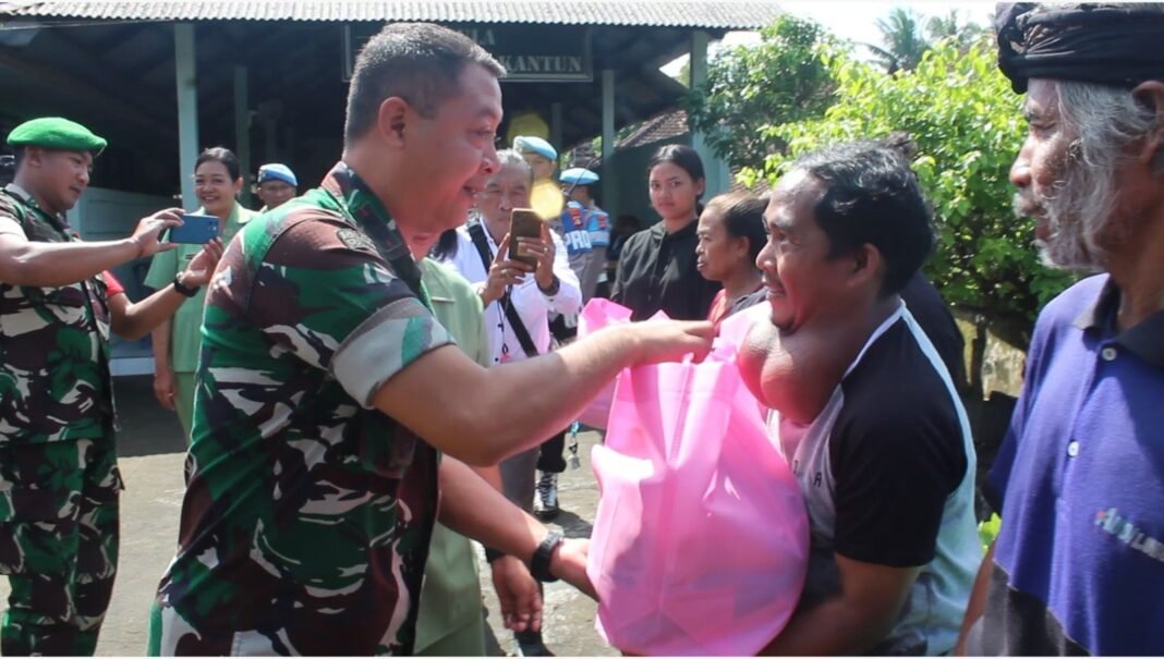 Sambut HUT Ke-80, Kodim 1626/Bangli Gelar Donor Darah dan Bagikan Sembako untuk Penyandang Disabilitas