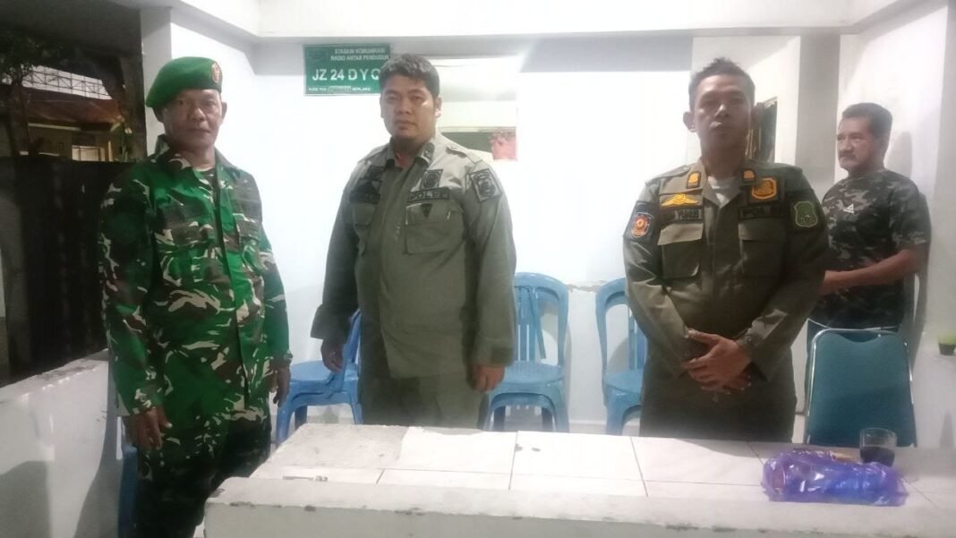 Pastikan Wilayah Binaan Aman dan Kondusif, Babinsa Patroli di Malam Hari