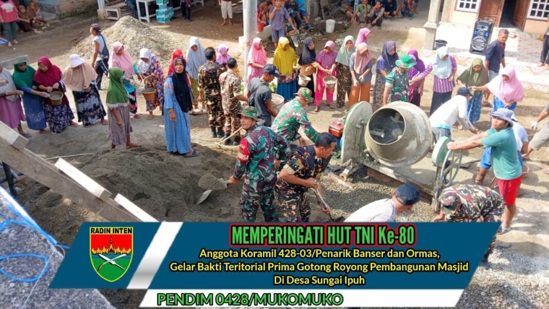 Memperingati HUT TNI Ke-80, Anggota Kodim 0428/Mukomuko, Banser dan Linmas, Gelar Bakti Teritorial Prima Gotong Royong Pembangunan Masjid Di Desa Sungai Ipuh.