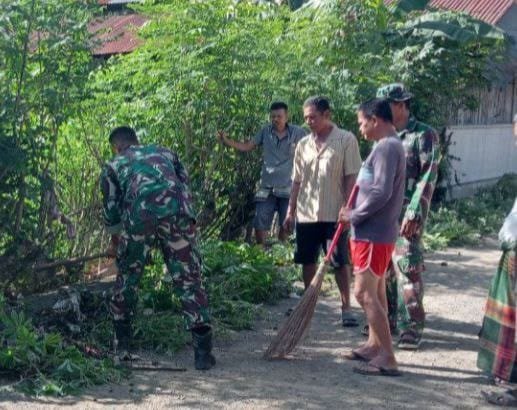 Koramil 01/Panca Lautang dan Warga Laksanakan Kerja Bakti Pembersihan Saluran Air di Desa Wanio Wattang