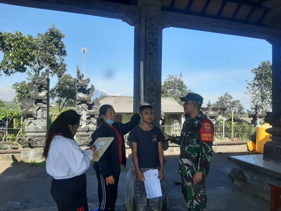 Tingkatkan Kesehatan Generasi Muda, Babinsa Selulung Dampingi Posyandu Remaja