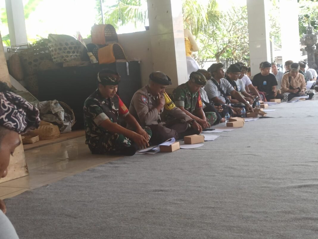 Babinsa Gelgel Tegaskan Siap Sukseskan Karya Ngusaba Di Pura Dasar Bhuana Gelgel