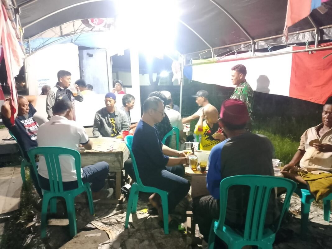 Guna menjaga Stabilitas Keamanan di Wilayah Binaan, Babinsa Kodim 1015/Sampit Laksanakan Patroli Malam Di Wilayah Binaan