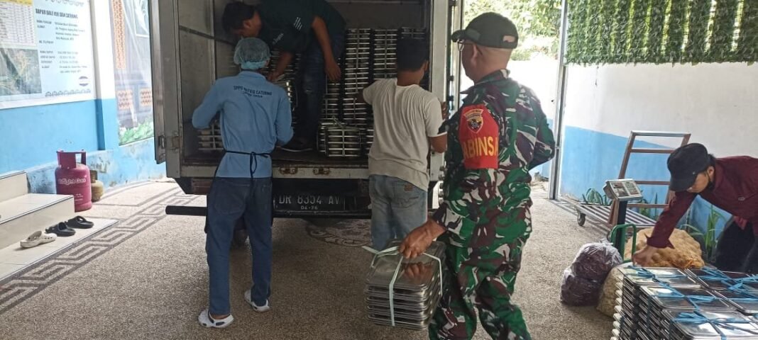 Babinsa Lakukan Pengawasan MBG dari Hulu Hingga Ke Hilir Di Lombok Tengah