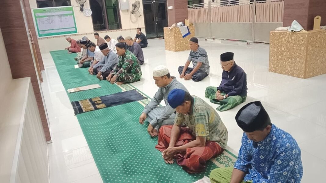 Babinsa Kodim 1420/Sidrap Safari Subuh, Perkuat Komunikasi Sosial di Wilayah Binaan