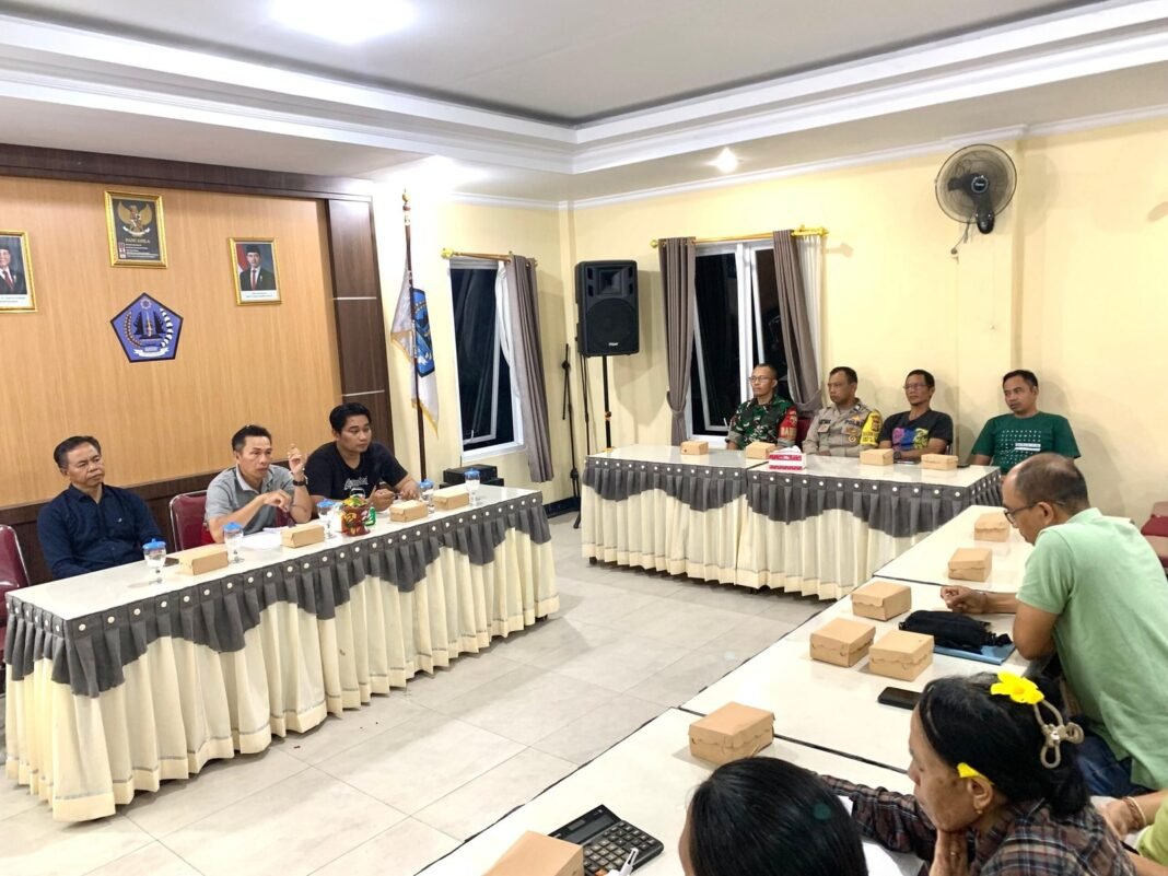 Hadiri Musdes, Babinsa Satra Tegaskan Siap Dukung Dan Berkontribusi Sukseskan Pembangunan Desa