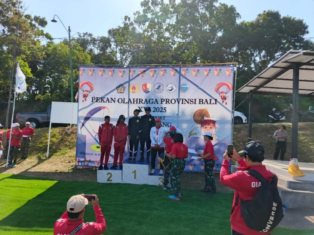 Dandim Klungkung Hadiri Penutupan Kejuaraan Paralayang Porprov Bali 2025