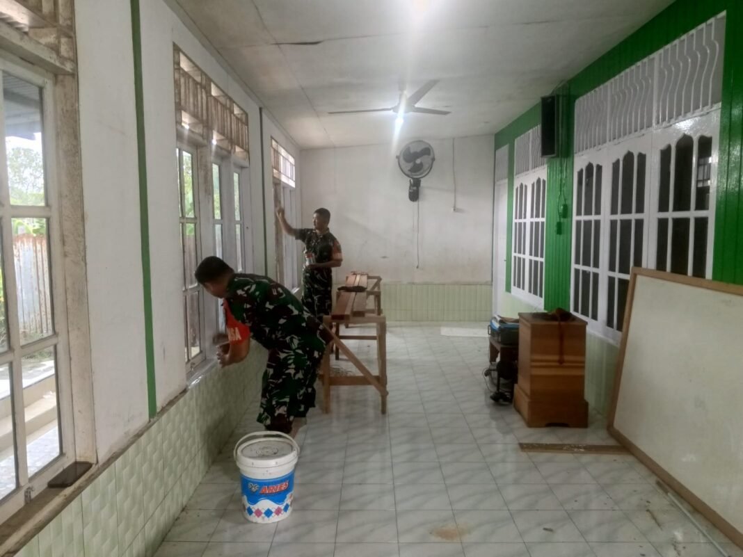 Kodim 1705/Nabire Gelar Karya Bakti Pembersihan Masjid Sambut HUT TNI ke-80