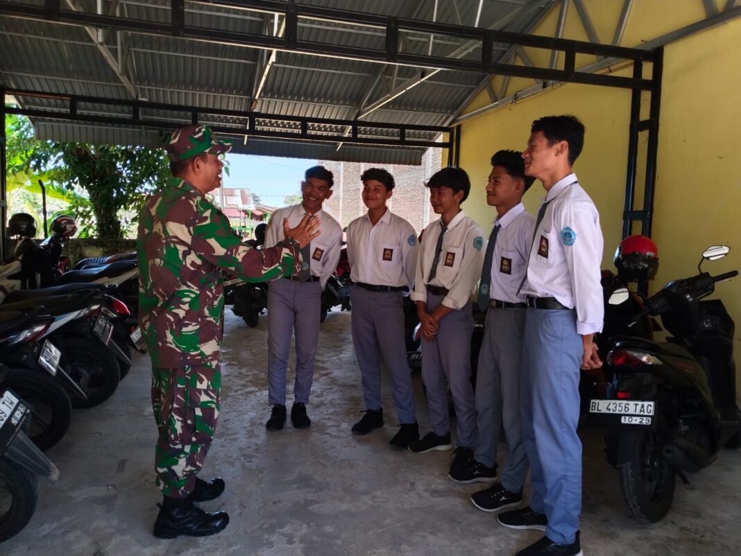 Babinsa Koramil 06/Kluet Utara Berikan Pembinaan, Siswa Diminta Fokus pada Belajar dan Bakat