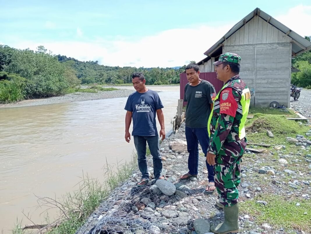 Babinsa Posramil 05/Pante Ceureumen Terus Lakukan Sosialisasi Banjir di Wilayah