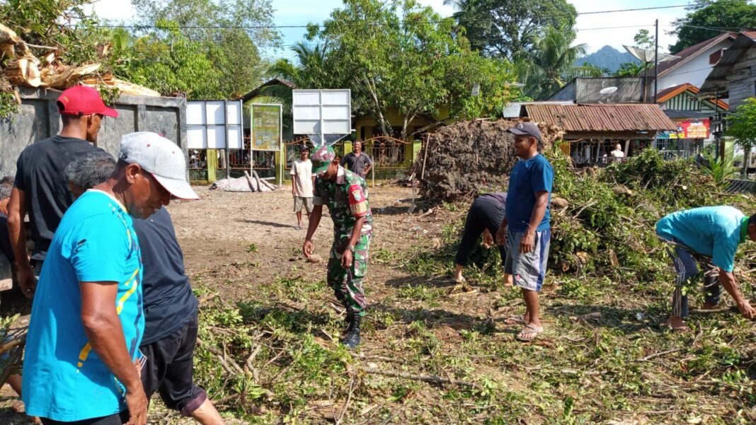Babinsa Koramil 01/Jaya Kodim 0114/Aceh Jaya Aktif Bantu Warga Olah Hasil Panen Padi