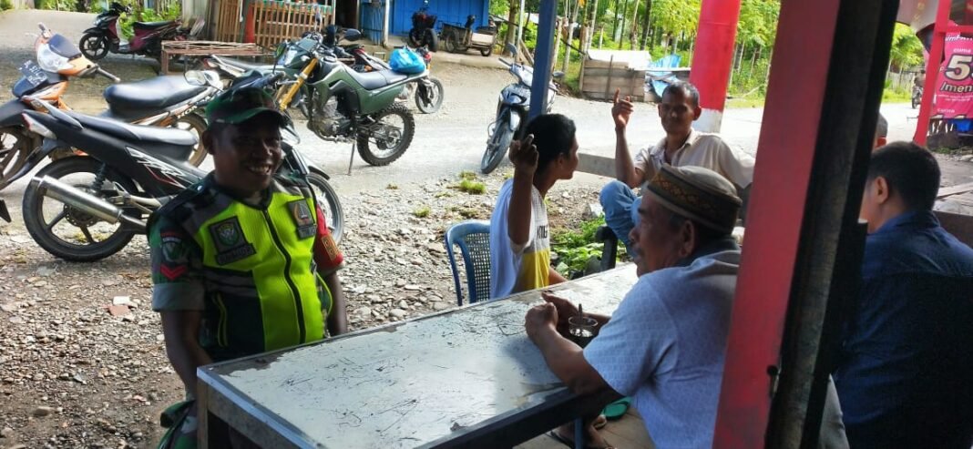 Babinsa Koramil 01/Jaya Lakukan Komsos di Pasar Lamno, Pererat Silaturahmi dan Pantau Kondisi Wilayah