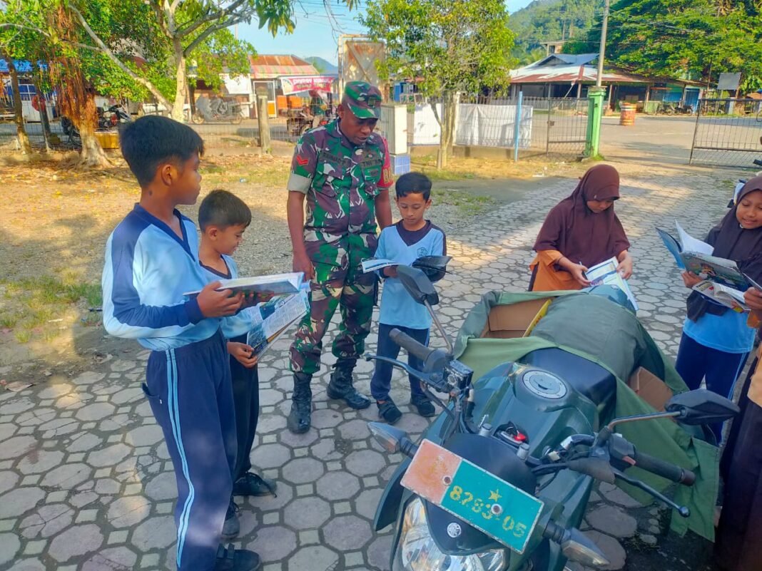 Babinsa Koramil 01 Jaya Hadirkan Motor Pintar, Ajak Anak SD Negeri 1 Jaya Gemar Membaca