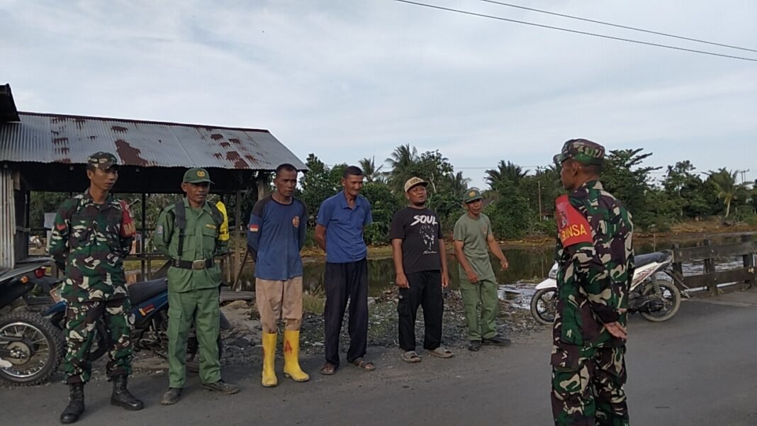 Patroli Gabungan Koramil dan Linmas Wujudkan Lingkungan Kondusif