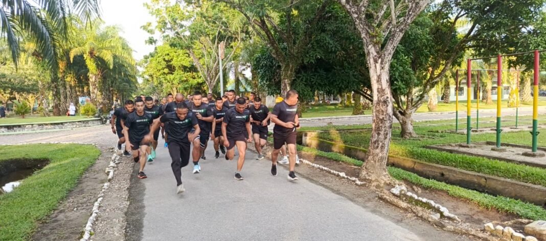 Yonif 115/ML Gelar Latihan Interval Training dan Renang untuk Meningkatkan Kemampuan Fisik Prajurit