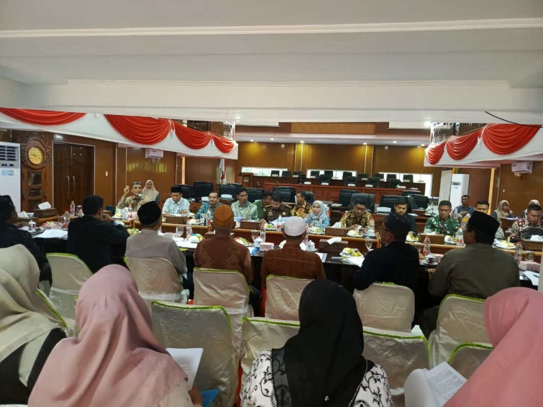 Perwakilan Kodim 0114/Aceh Jaya Ikut Serta dalam RDPU Rancangan Qanun Perlindungan Guru di DPRK Aceh Jaya