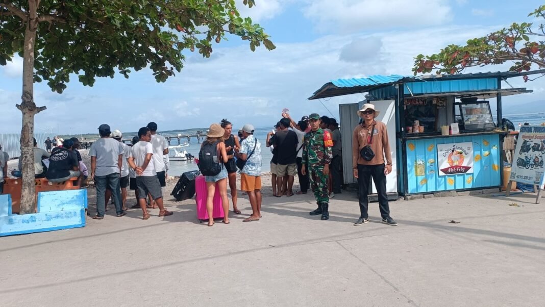 Jaga Keamanan Akses Keluar Masuk, Aparat Gabungan Di Nusa Penida Gelar Patroli Di Pelabuhan