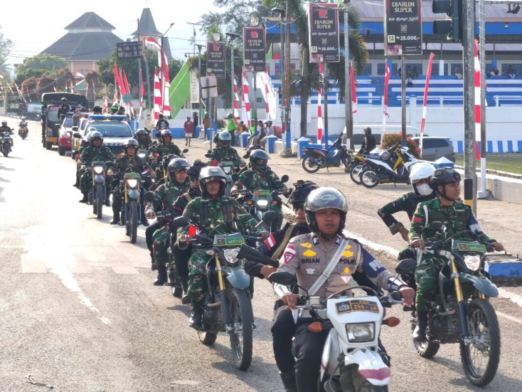 Kodim 1613/Sumba Barat Bersinergi dengan Polres dan Brimob Gelar Apel Gabungan serta Patroli Bersama