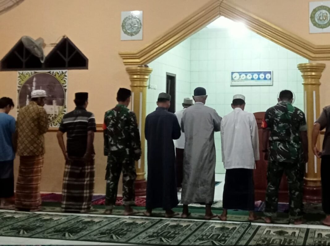 Safari Shalat Subuh Media Komsos Koramil 1426-05/Marbo Dengan Tokoh Masyarakat