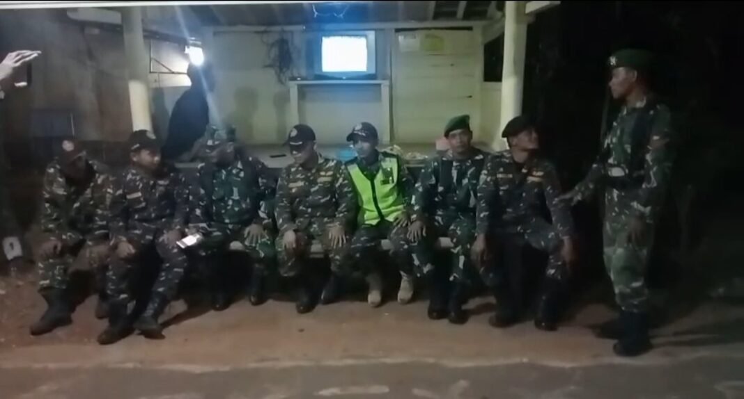 Melalui Siskamling Babinsa Koramil Subah Dan Warga Jaga Keamanan Wilayah