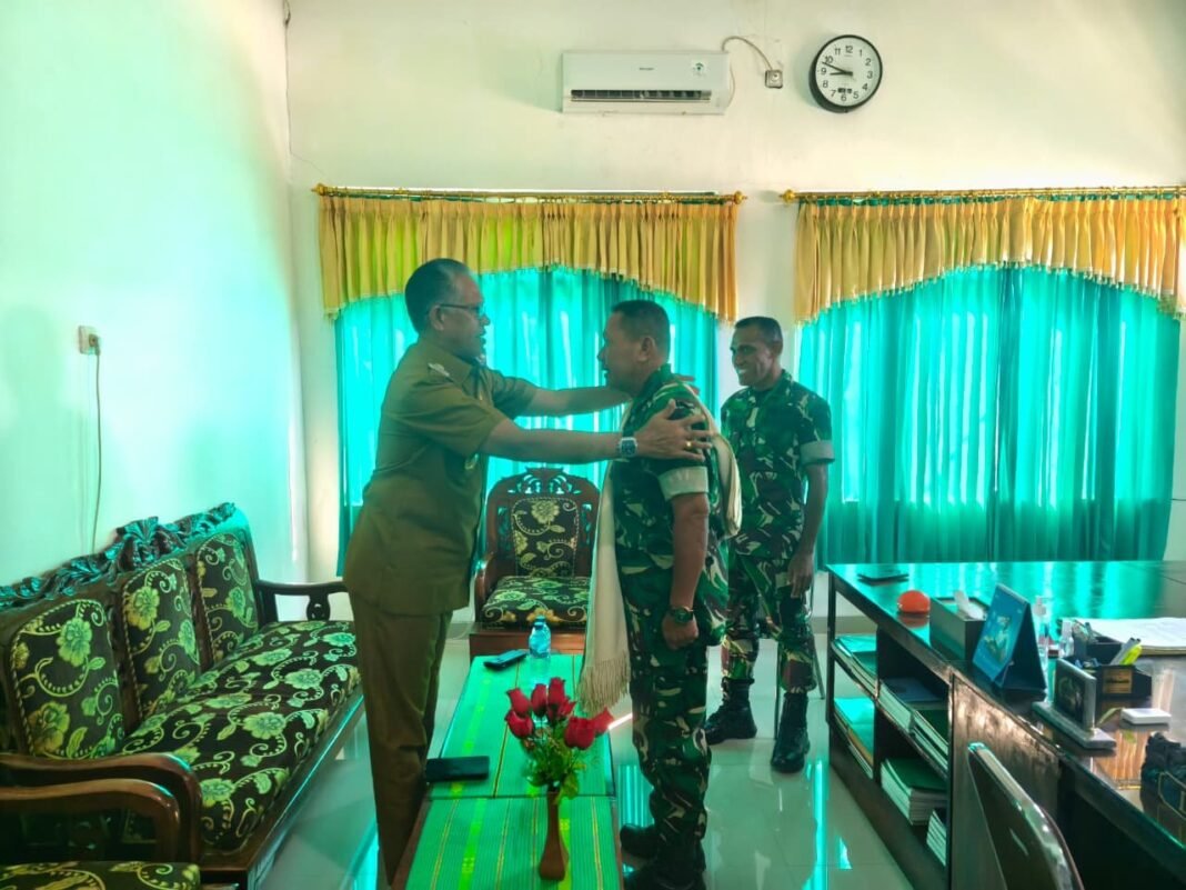 Dandim dan Wakil Bupati Sumba Barat Apresiasi Pengabdian Kasdim yang Purna Tugas