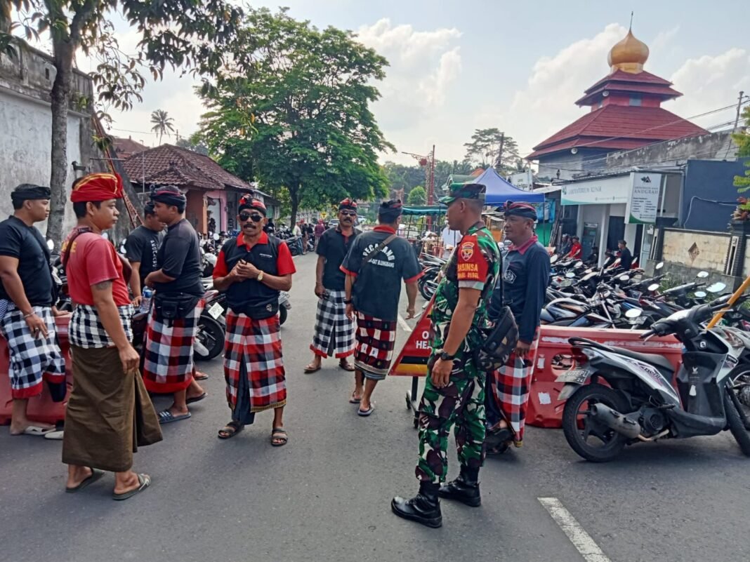 Babinsa Kelurahan Kawan Pimpin Patroli Gabungan, Wujudkan Kamtibmas dan Harmoni Adat