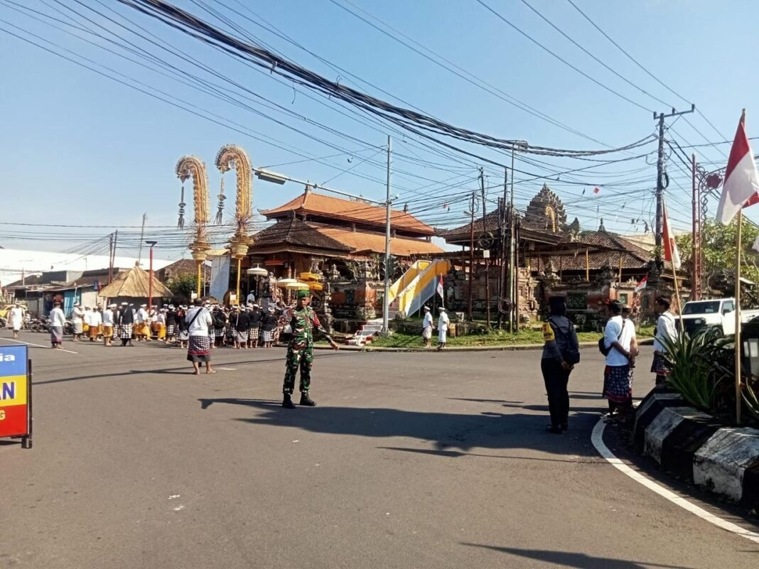 Wujud Sinergitas, Babinsa Kawan dan Aparat Terkait Laksanakan Pengamanan Upacara Maligiya Punggel