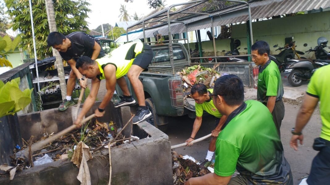 Tata Dan Percantik Satuan, Kasdim Klungkung Pimpin Gotong Royong Bersih Pangkalan