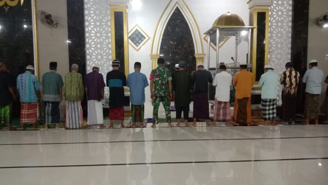 Shalat Subuh Berjamaah Ajang Silaturahmi Koramil 1426-03/Galut Dengan Tokoh Agama