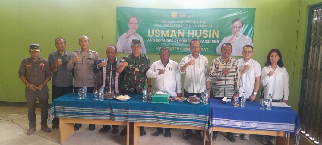 Danramil 03/Katikutana Hadiri Penyerahan Bibit Padi untuk Kelompok Tani di Sumba Barat