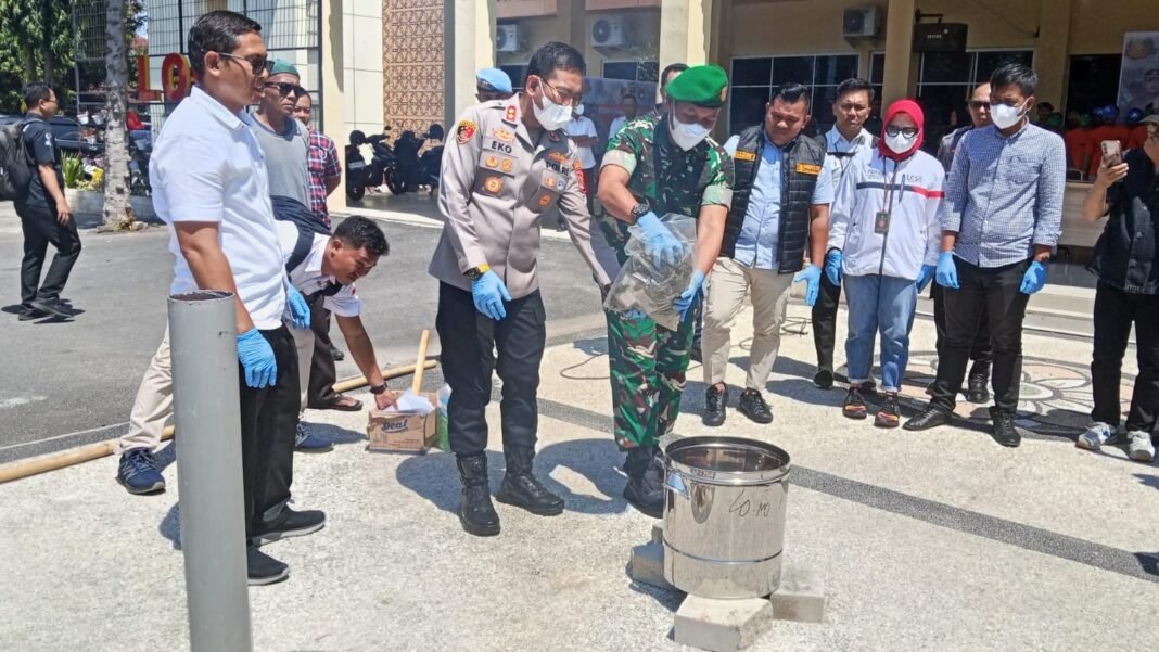 Selamatkan Generasi Muda, Kodim 1620/Loteng Bersama Polres Loteng Musnahkan BB Narkotika
