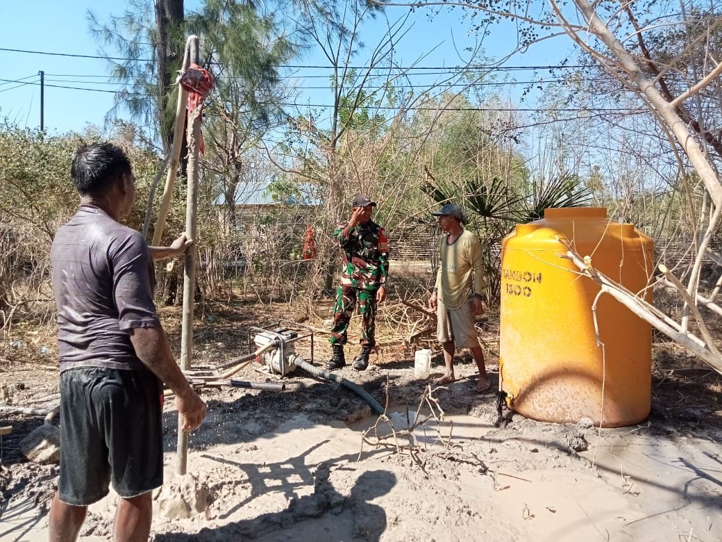 Sinergi Babinsa dan Masyarakat Amanuban Selatan, Bersama Wujudkan Akses Air Bersih untuk Desa