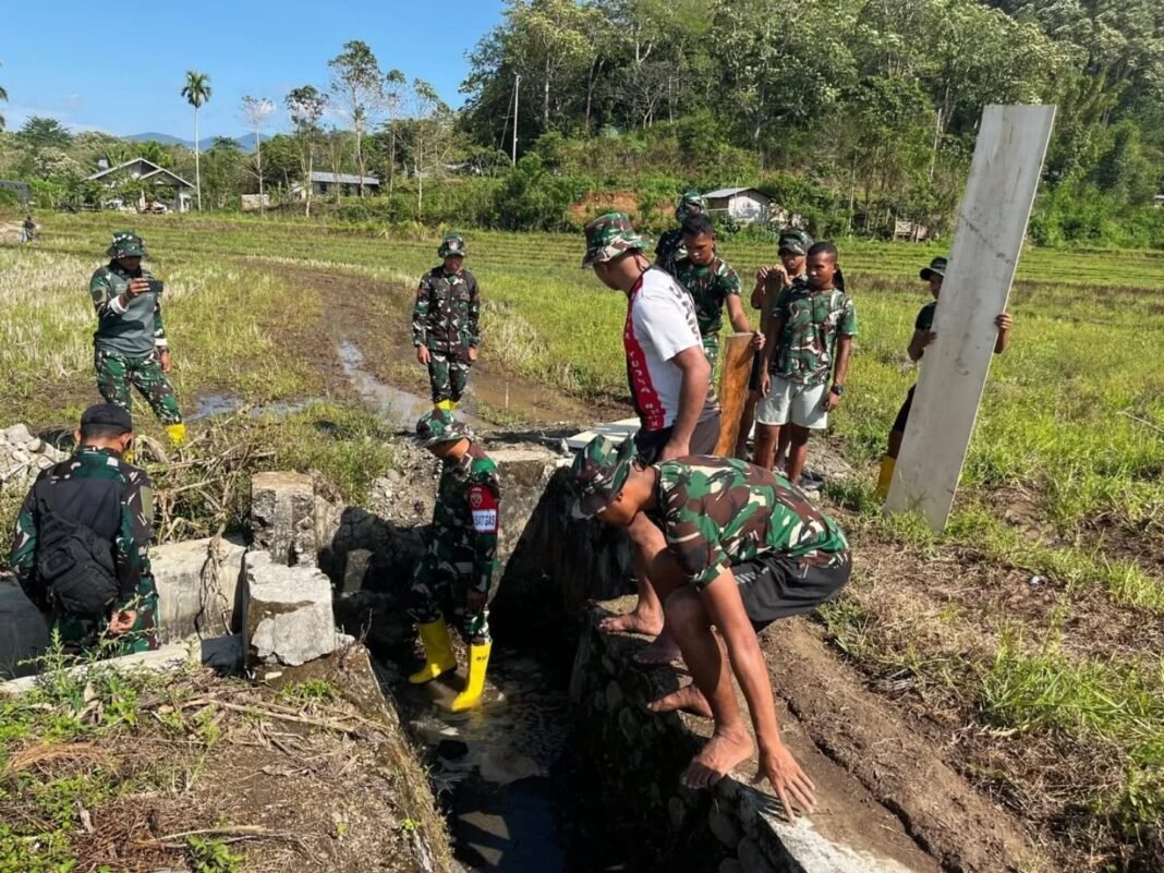 Satgas TMMD ke-126 Kodim 1625/Ngada Lanjutkan Pengecoran Dinding Saluran Irigasi Pu’un Keo, Progres Capai 77 Persen