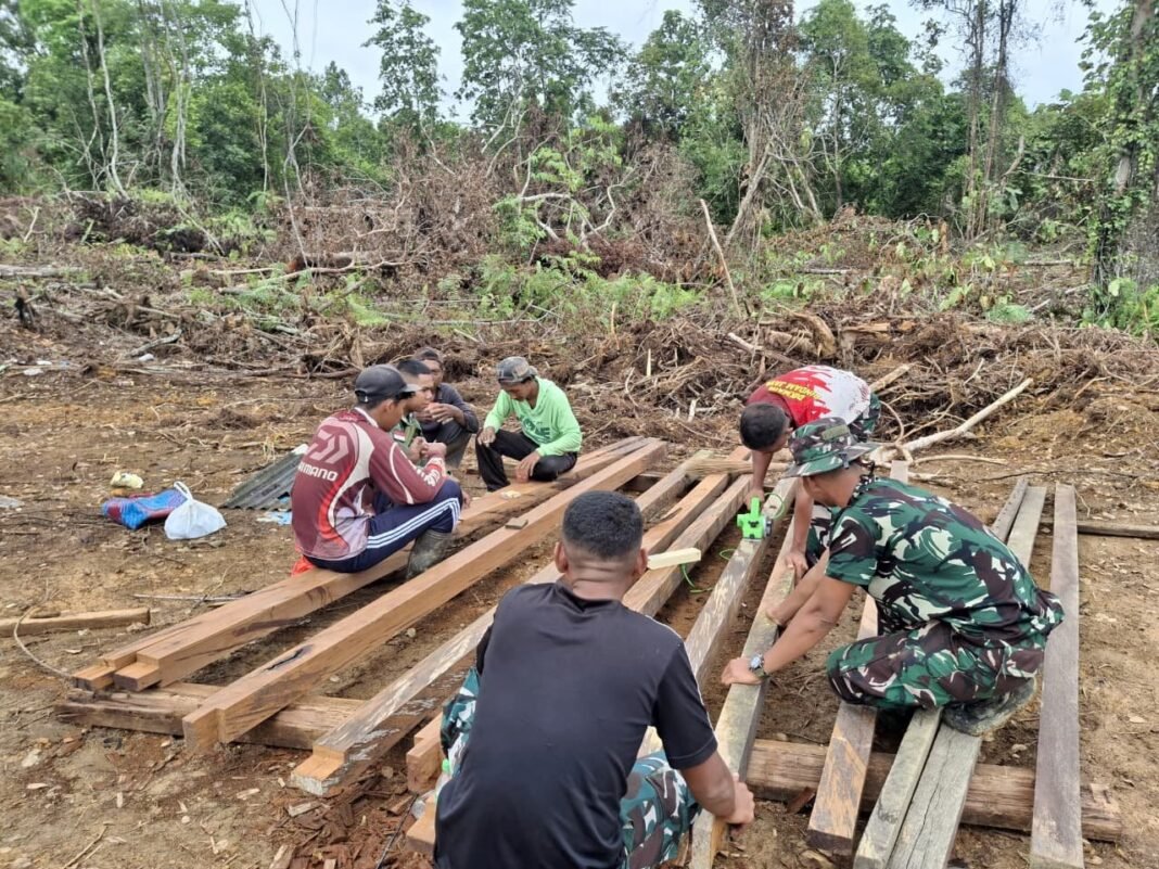 Wujud Kebersamaan, Satgas TMMD 126 Kodim 1013/Mtw dan Warga Desa Jamut Gotong Royong Bangun Gereja