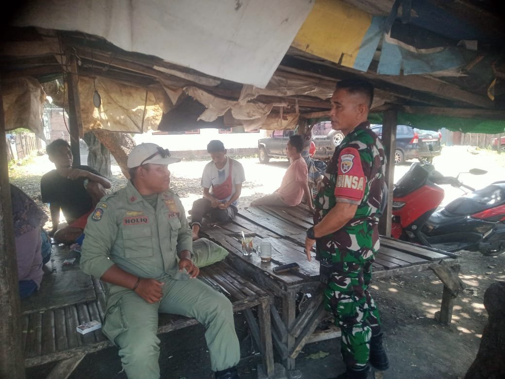 Komsos Babinsa Dompu Dorong Kesadaran Warga Akan Pentingnya Keamanan dan Ketertiban