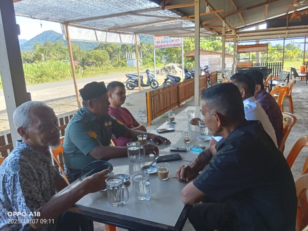 Babinsa Indra Jaya Dorong Petani Tingkatkan Produktivitas Perkebunan