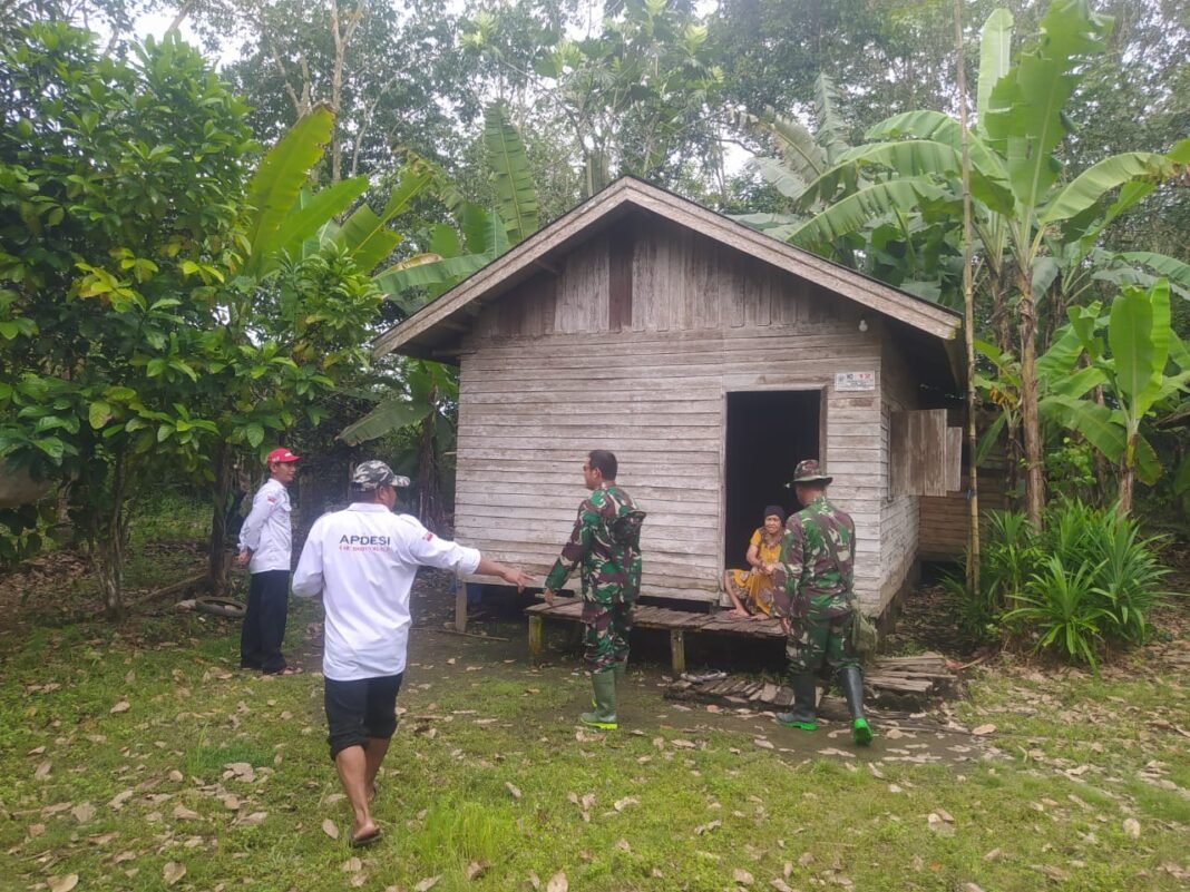 Dari Papan Lapuk Jadi Rumah Layak, Haru Zaini Saat TNI Datang Membantu