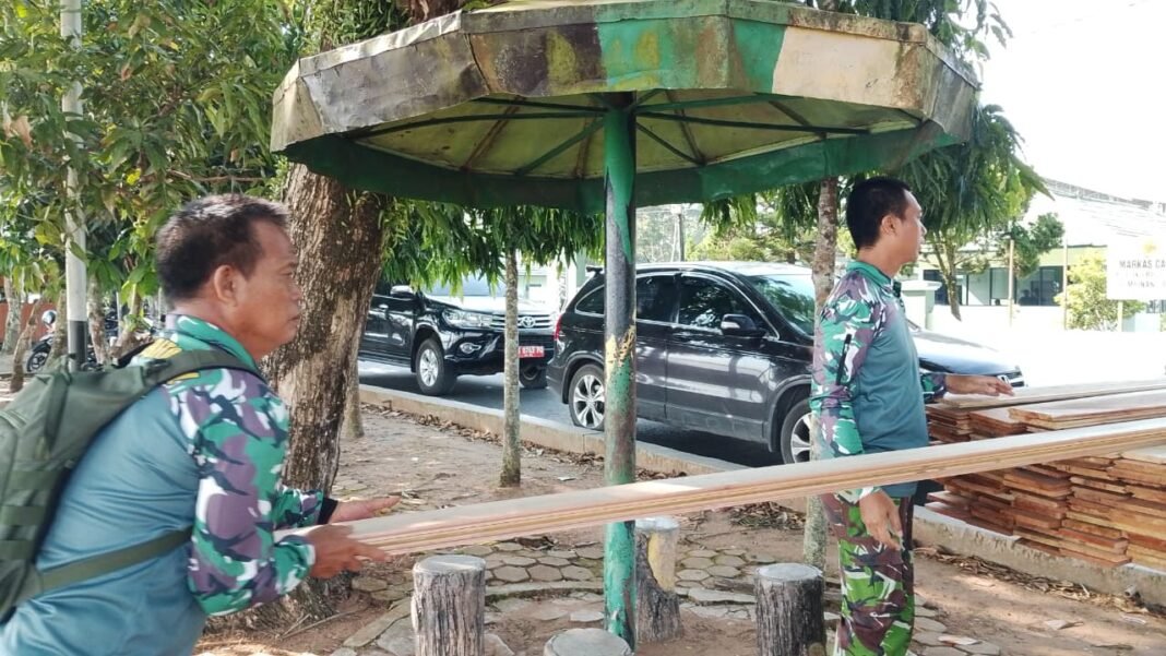 Kemanunggalan Terbukti: TNI dan Rakyat Bersinergi Distribusikan Material TMMD