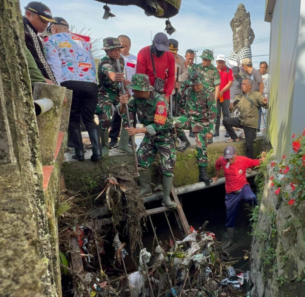 Dandim 1626/Bangli: Gotong Royong Semesta Berencana Perkuat Semangat Kebersamaan dan Kepedulian Lingkungan