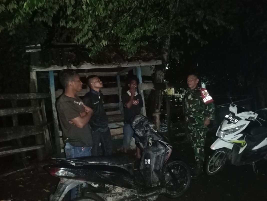 Ronda Malam Plus Edukasi, Babinsa Tingkatkan Kepedulian Warga