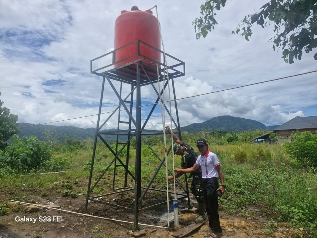 Program Tambahan TMMD 126, Satgas Kodim 1412/Kolaka Lakukan Pemasangan Pipa Sumur Bor di Desa Tanggauna