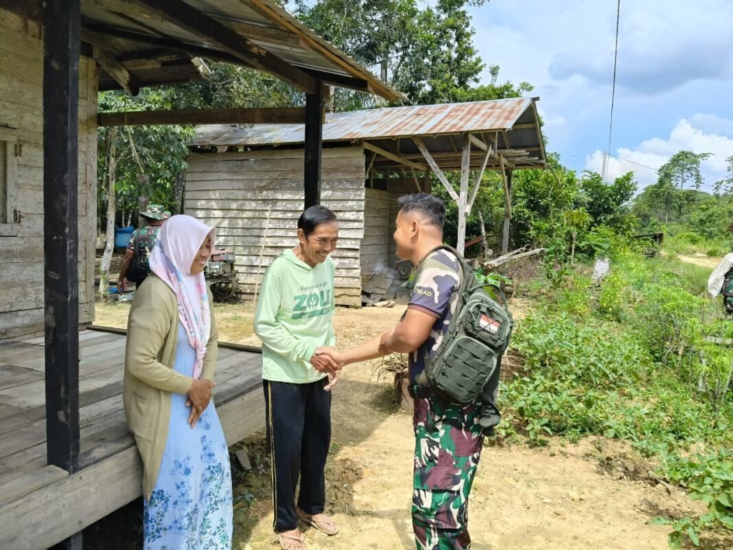 Senyum Hangat Sambut Kedatangan TNI di Desa Jamut dalam Rangka TMMD ke-126