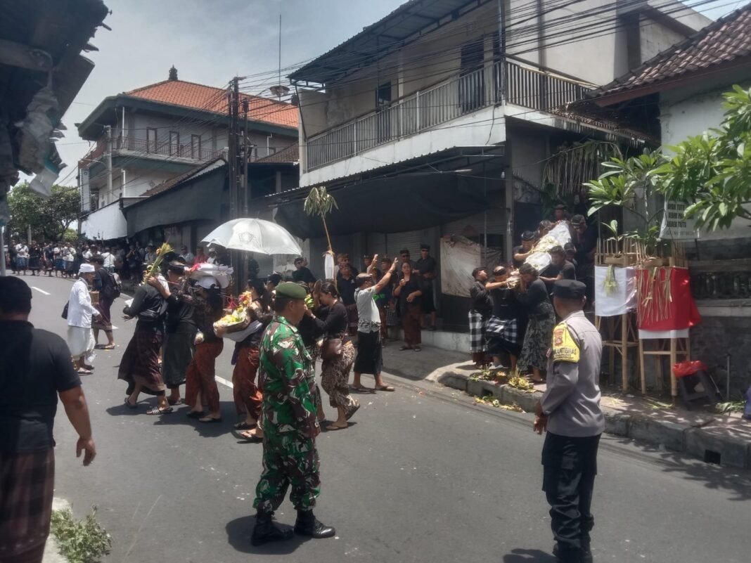 Tiga Pilar Di Takmung Kawal Pengabenan, Bentuk Nyata Kokohnya Sinergitas Dan Kebersamaan Aparat Keamanan