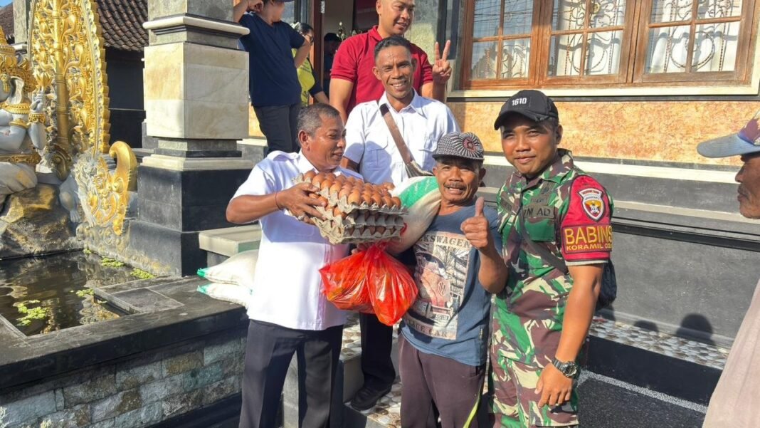 Dukung Program Pemdes Peduli Lansia, Kopda Komang Puspantara Bantu Penyaluran Sembako
