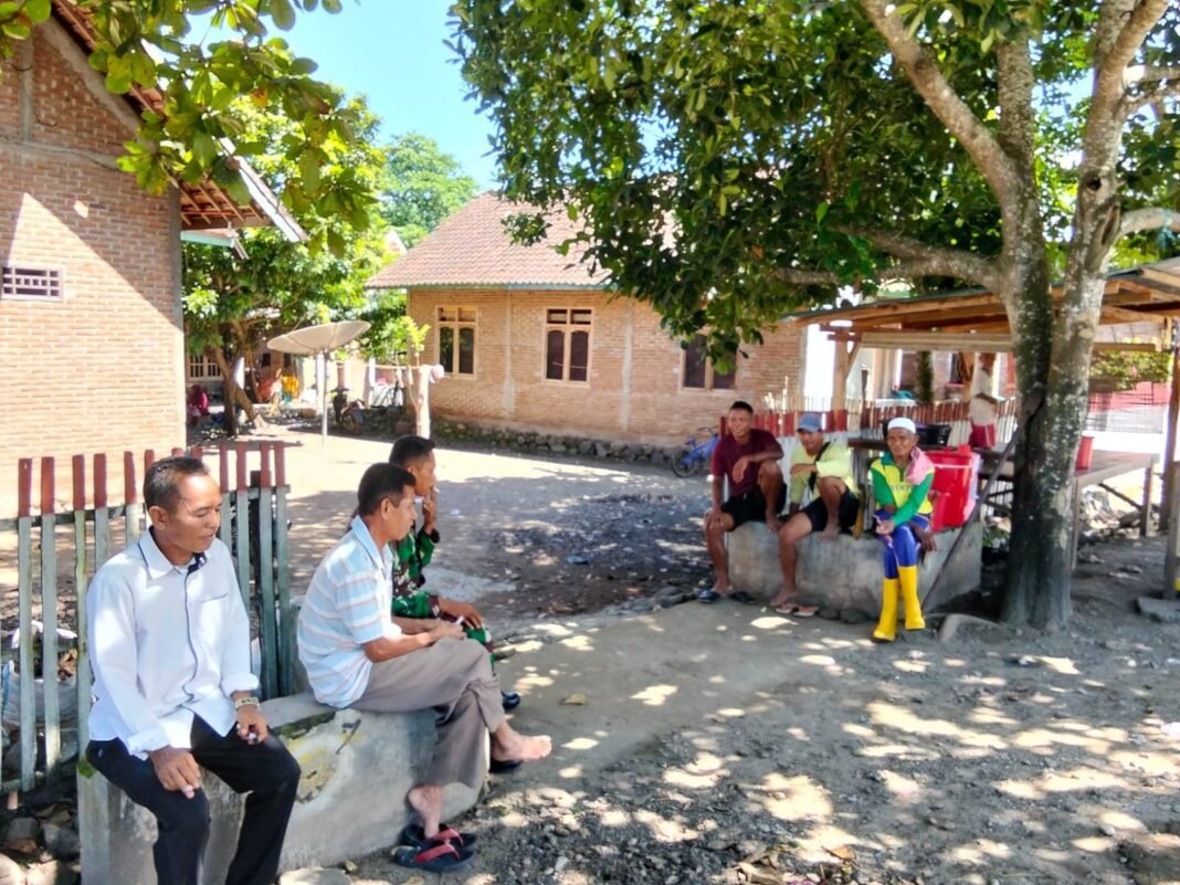 Perkuat Ketahanan Pangan, Babinsa Hu’u Ajak Warga Bersiap Hadapi Musim Tanam