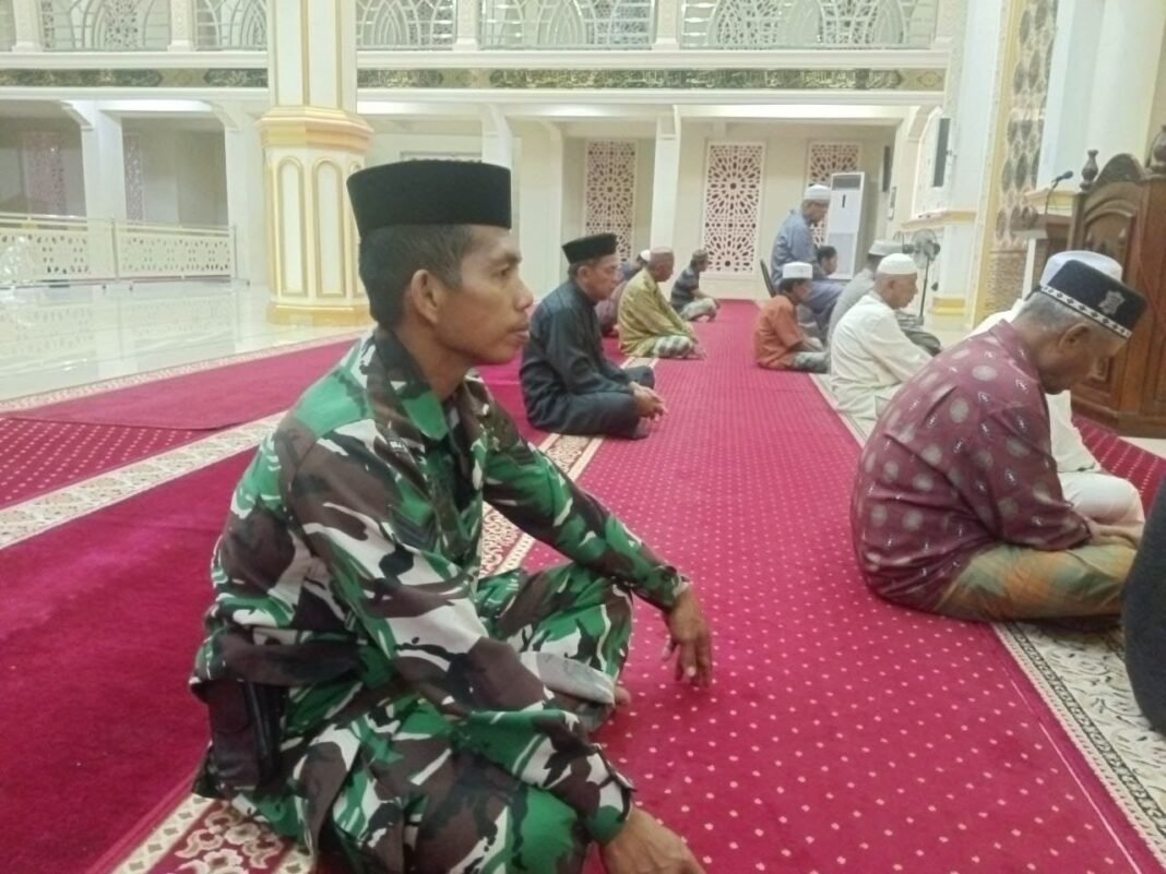 Kodim 1420/Sidrap Perkuat Komsos, Babinsa Gelar Safari Salat Subuh Berjamaah di Wilayah Binaan